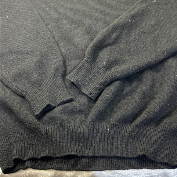Lyle & Scott  cashmere  pullover color black  V-Neck Sweater - Picture 8 of 16